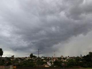 Chuva deve cair não só na Capital, mas também no interior de Mato Grosso do Sul (Foto: Marcos Ermínio)