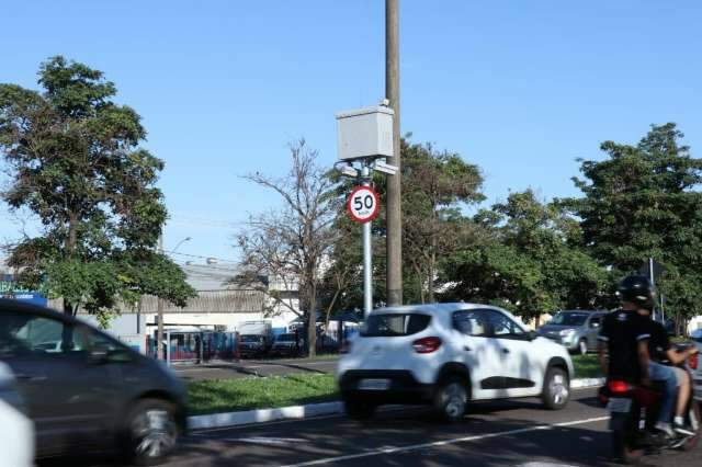 Radares come&ccedil;am a multar e deixam motoristas com &ldquo;p&eacute; no freio&rdquo;