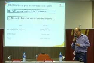 Presidente da CCR MS Via apresentou dados sobre contrato durante coletiva de imprensa. (Foto: André Bittar). 