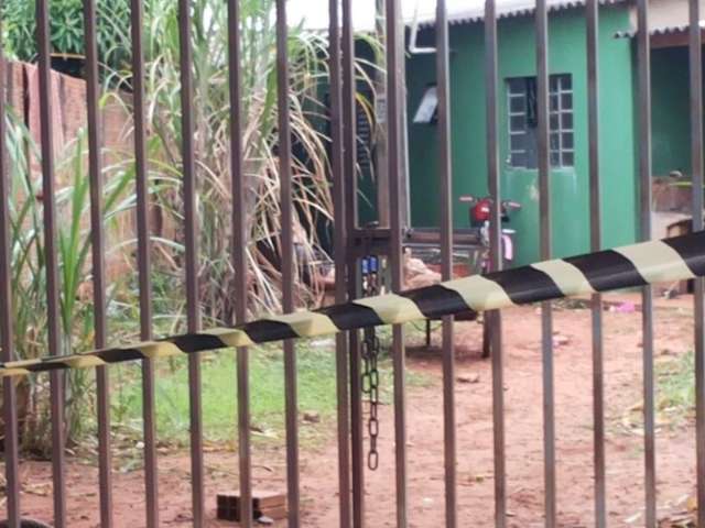 Jovem grita por esposa e &eacute; encontrado morto em casa no Jardim Tarum&atilde;