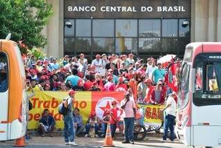 Cerca de 1 mil pessoas ligadas a sindicatos de Mato Grosso do Sul participam da manifestação pró-Dilma em Brasília (Foto: Antonio Cruz/Agência Brasil)