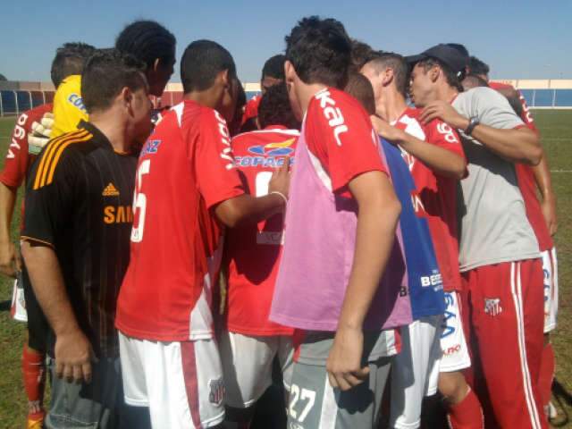 Comercial vence e conta com trope&ccedil;o de rival para se classificar no Sub-18