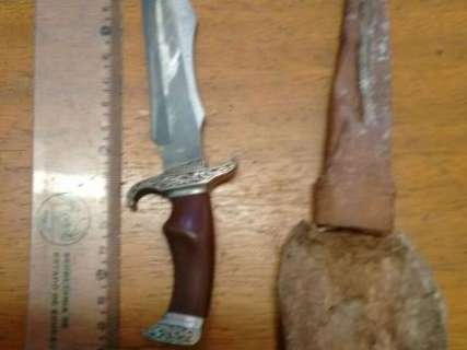Suspeita de matar mulher a facadas &eacute; encontrada escondida embaixo de cama