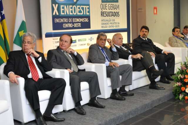 Pelo menos 250 economistas discutem log&iacute;sticas e desenvolvimento do Centro-Oeste