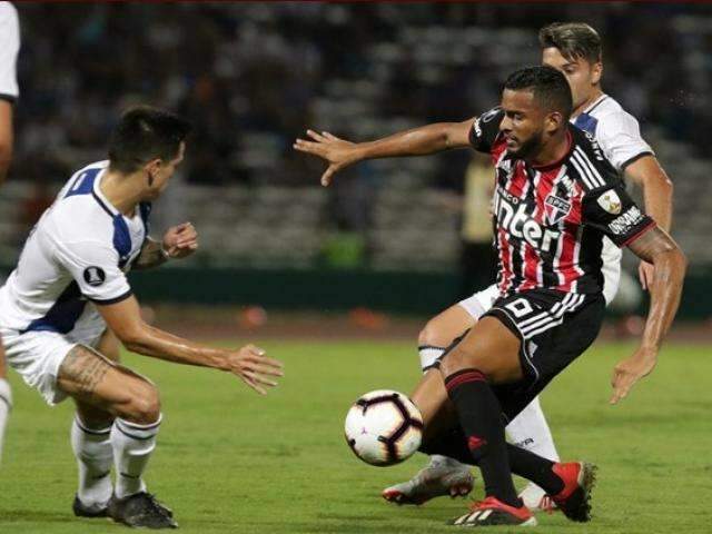 S&atilde;o Paulo estreia com o &quot;p&eacute; esquerdo&quot; e perde por 2 a 0 para o Talleres 