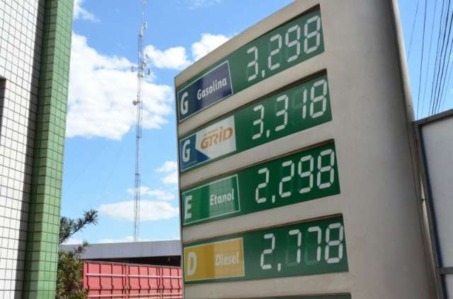 Ap&oacute;s reajuste de 21%, pre&ccedil;o da gasolina varia apenas R$ 0,09