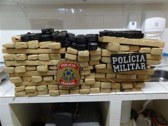 Tr&ecirc;s s&atilde;o presos no MT com maconha e muni&ccedil;&otilde;es compradas em MS