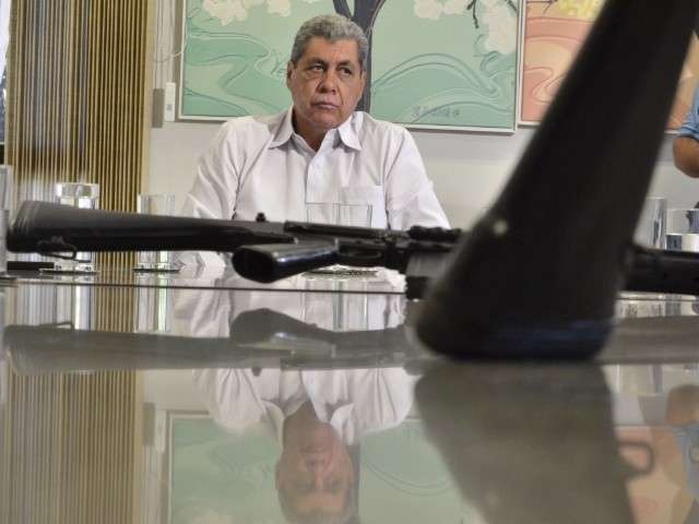 Puccinelli diz que Azambuja est&aacute; mais pr&oacute;ximo de Giroto no segundo turno