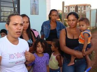 Mães solteiras falaram que estão inscritas há mais de 13 anos na Emha. (Foto: Fernando Antunes)