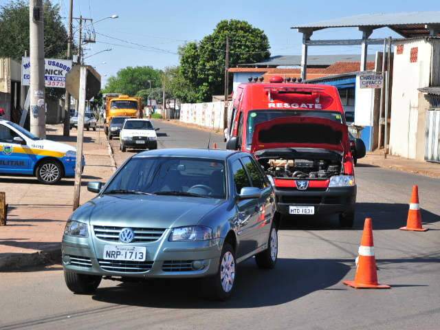  Viatura do Corpo de Bombeiros que transportava v&iacute;tima colide com Gol 