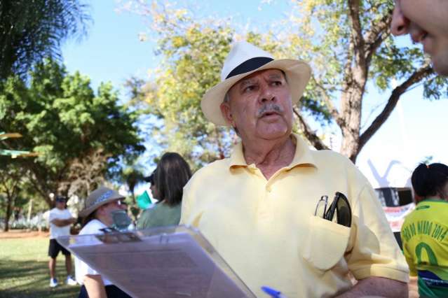 Manifestantes recolhem assinaturas para projeto do MPF contra corrup&ccedil;&atilde;o 