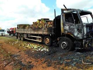 A maior parte da carga foi tomada por chamas. (Foto: Chapadense News)