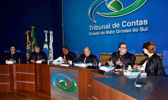 Corregedor aparece, preside sess&atilde;o e TCE anula aposentadoria pol&ecirc;mica