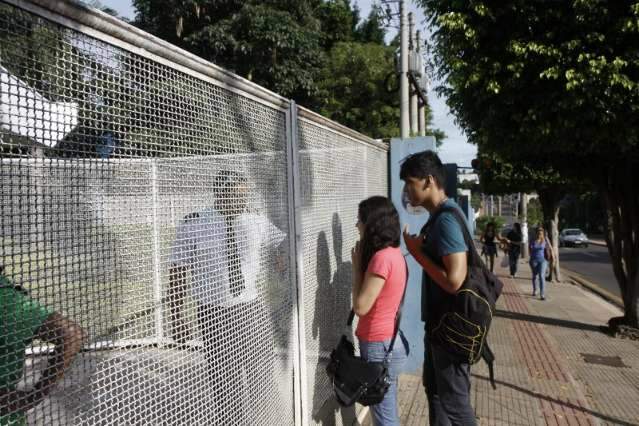 Com dois hor&aacute;rios de prova, vestibular da Uniderp tem confus&atilde;o na entrada
