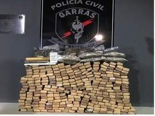 Tabletes de maconha apreendidos por policiais civis do Garras (Foto: Divulgação/ Polícia Civil)