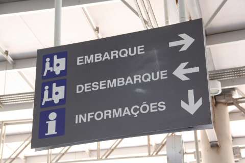 Sem falar inglês, só na base do portunhol, idioma oficial da rodoviária é mímica