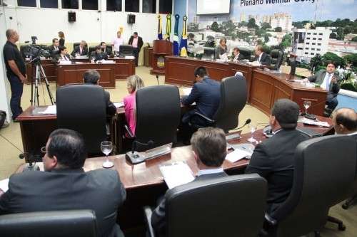 C&acirc;mara faz sess&atilde;o &agrave;s 10h para mudar Lei Org&acirc;nica e poder reeleger presidente