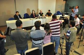 Promotores do Gaeco durante entrevista coletiva, ontem em Dourados (Foto: Eliel Oliveira)