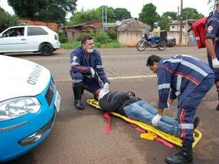 Instrutor foi socorrido pelo Samu e levado para o posto Vila Almeida, com fortes dores na cabeça e tórax. (Foto: Luciana Brazil)