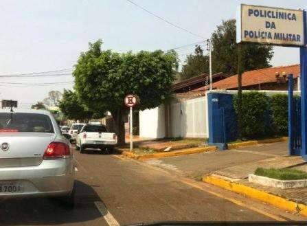 Leitor reclama de carros estacionados em local proibido na Rodolfo Jos&eacute; Pinho
