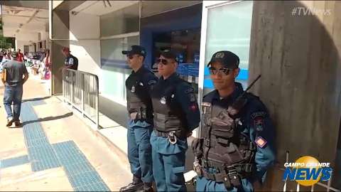 Policiamento reforçado só no centro e ambulantes felizes com saque do FGTS