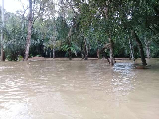 Rio sobe, inunda balne&aacute;rio e amea&ccedil;a programa&ccedil;&atilde;o do Carnaval em Jardim