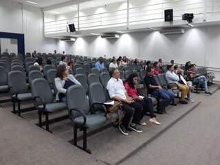 Profissionais da Enfermagem durante audiência nesta sexta-feira (dia 22), na Câmara Municipal de Campo Grande. (Foto: Mayara Bueno).