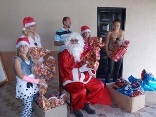 Ação de Natal voltada a famílias carentes. (Foto: Reprodução Facebook)
