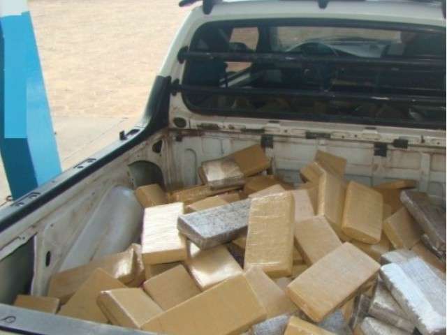 Pol&iacute;cia apreende ve&iacute;culo com mais de 300 kg de maconha na MS-289