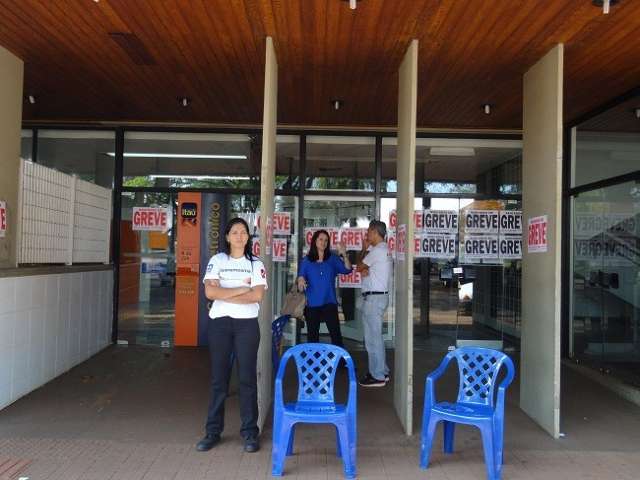 Greve entra no 2&ordm; dia e caixas eletr&ocirc;nicos ficam lotados em Dourados