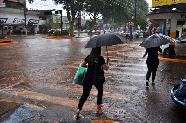 Em cinco dias chuva acumula quase 100 mm e supera m&eacute;dia do m&ecirc;s 