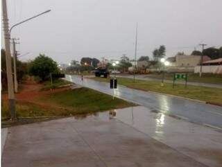 Chuva chegou em Bela Vista melhorando a umidade relativa do ar  (Foto: Direto das Ruas) 