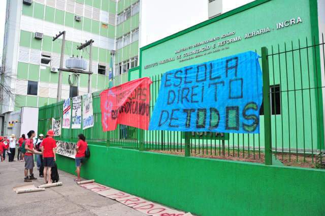  Sem-terra acampam no Incra e denunciam paralisa da reforma agr&aacute;ria