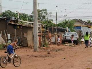 Pesquisa mostra que 445 mil estão abaixo da linha de pobreza em MS Pesquisa mostra que 445 mil estão abaixo da linha de pobreza em MS