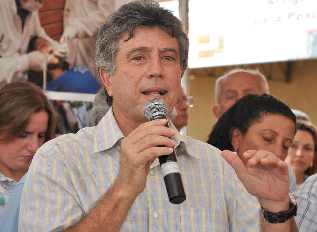 Murilo anuncia que estudantes ter&atilde;o kit com uniforme pela primeira vez 