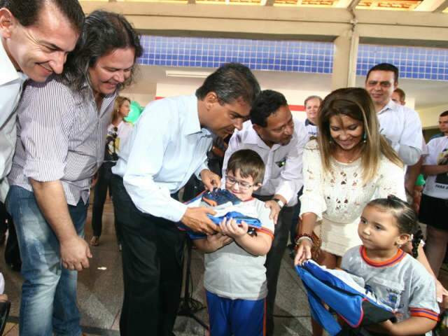  Prefeito destaca o desempenho de alunos ao inaugurar  o 97&ordm; Ceinf
