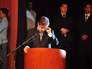 Agora ex-prefeito, Nelson Trad Filho se emocionou durante discurso de despedida (Foto: Luciano Muta)