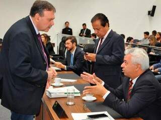 Deputados Paulo Siufi, Amarildo Cruz e Cabo Almi durante sessão na Assembleia (Foto: Luciana Nassar/ALMS)