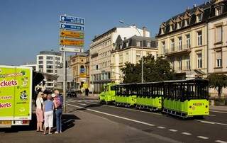 O trenzinho verde Petrussé Express é uma boa opção para percorrer a Cidade de Ludemburgo (Foto: Wikimedia Commons)