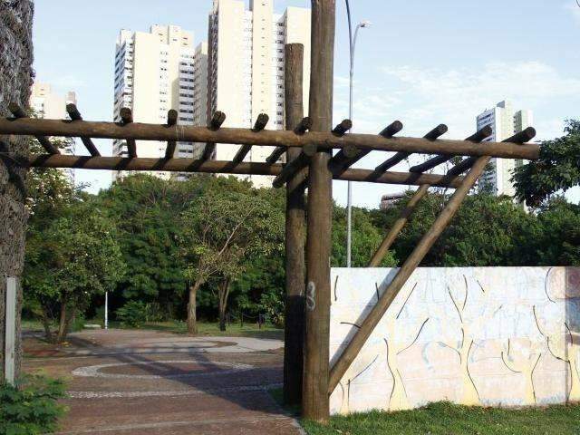 Prefeitura oferece R$ 1,3 milh&atilde;o para reforma de pra&ccedil;a, mas ningu&eacute;m quer