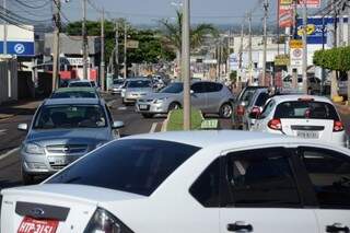 Com 439 mil veículos em Campo Grande, trânsito passou de caótico para infernal nos últimos anos, dizem motoristas. (Foto: Minamar Júnior)