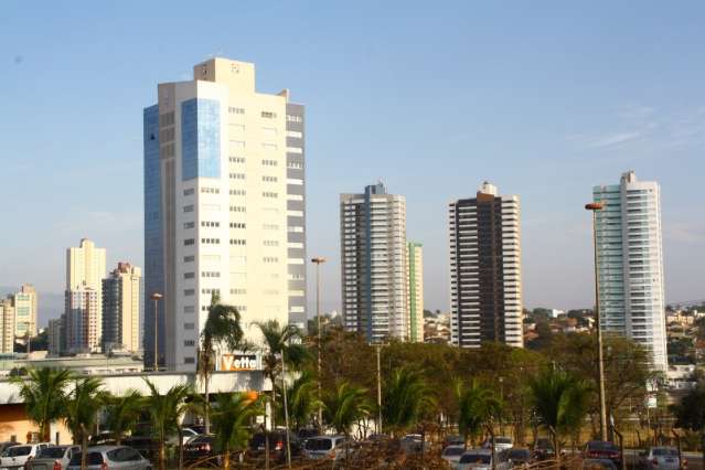 Ter&ccedil;a-feira de temperatura amena e previs&atilde;o de chuva na Capital