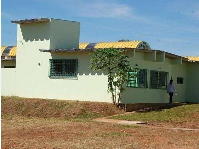 Jovem de 18 anos morre eletrocutado durante limpeza de alojamento na Unei 