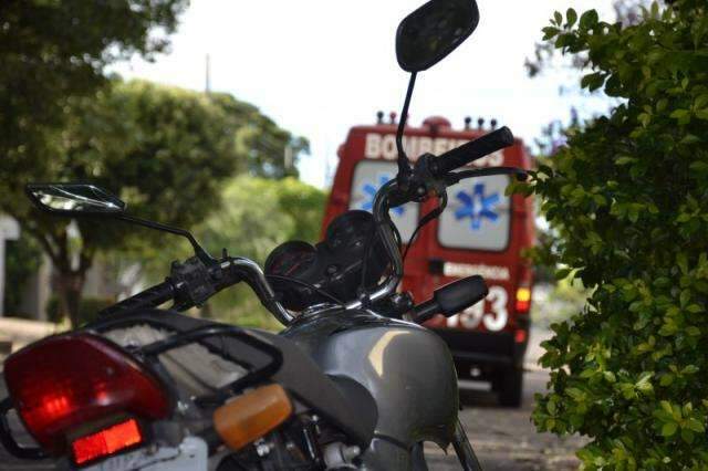 Motociclista embriagado fica ferido em acidente no Jardim dos Estados