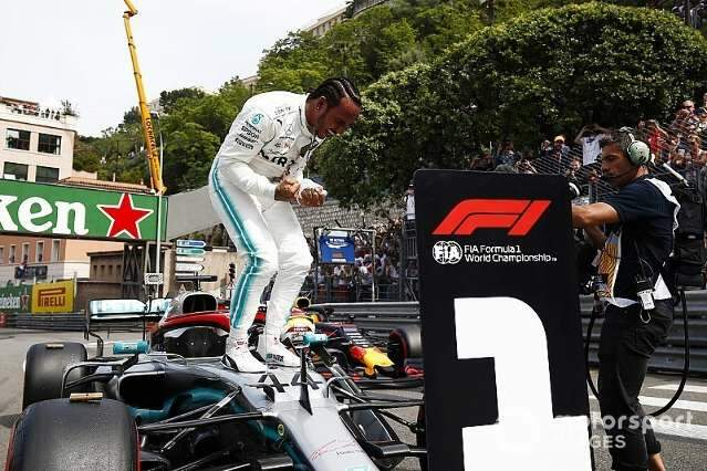 Hamilton vence em M&ocirc;naco e dispara na lideran&ccedil;a da temporada