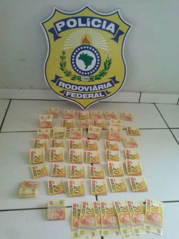 PRF encontra R$ 8.580 em notas falsas em banheiro de &ocirc;nibus