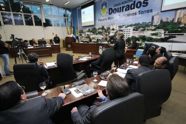 Vereadores fazem reajuste de 25% passam a ganhar sal&aacute;rio de R$ 12,6 mil