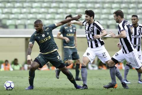 América Mineiro bate Botafogo e se aproxima dos líderes do Brasileirão