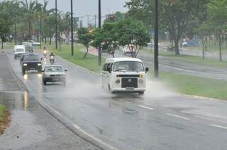 Choveu na região sul, mas ruas não chegaram a alagar; trânsito na avenida Gury Marques (Foto: Alcides Neto)