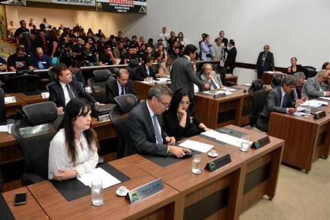 Deputados aprovam reajuste de 11,9% aos servidores do legislativo